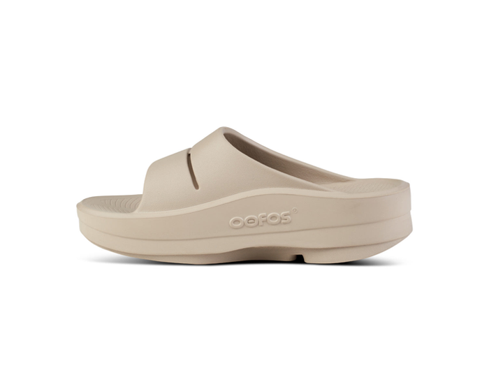 OOFOS Women's OOmega OOahh Platform Slide