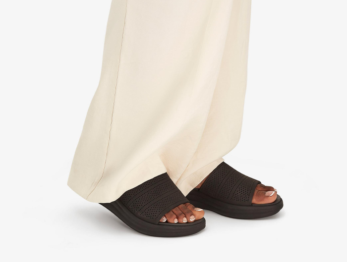 Clarks Women's Drift Twist Slide