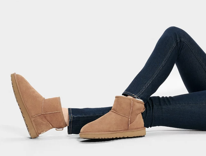 NIB Ugg Classic Mini II - deals 7C